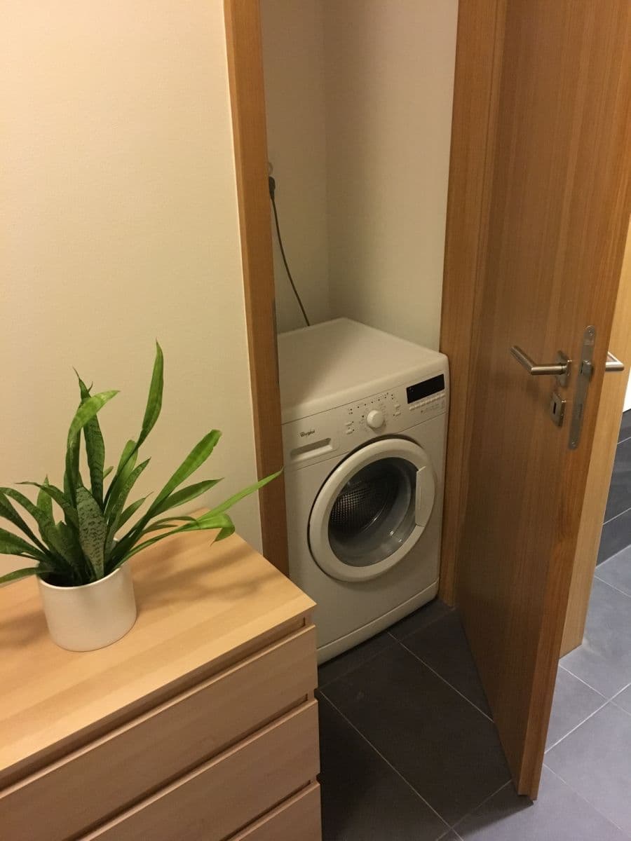 Pronájem bytu 1+kk 39 m², Komunardů, Praha, Praha Pronájem bytu 1+kk 39 m², Komunardů, Praha, Praha