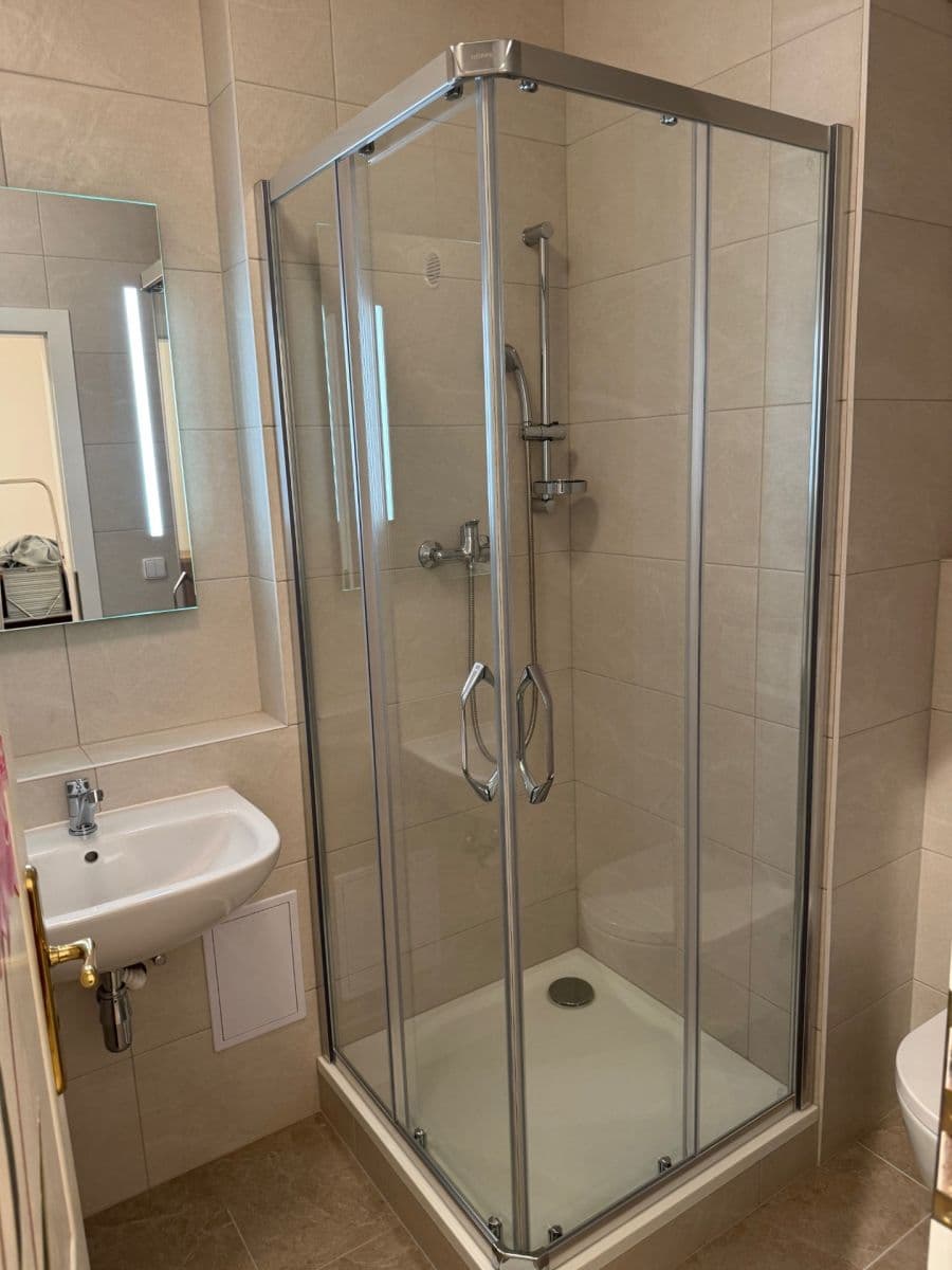 Pronájem bytu 3+1 104 m², Libínská, Praha, Praha Pronájem bytu 3+1 104 m², Libínská, Praha, Praha