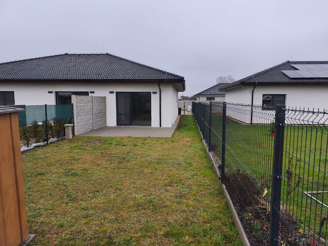 Pronájem bytu 2+kk 49 m², U Luk, Tišice, Středočeský kraj Pronájem bytu 2+kk 49 m², U Luk, Tišice, Středočeský kraj