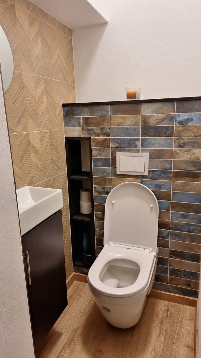 Prodej bytu 4+1 82 m², Nad Kapličkou, Praha, Praha Prodej bytu 4+1 82 m², Nad Kapličkou, Praha, Praha