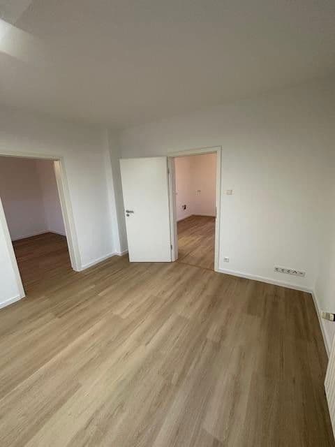 Pronájem bytu 2+1 56 m², Waldstromerstr. 18, Nürnberg, Bavorsko Pronájem bytu 2+1 56 m², Waldstromerstr. 18, Nürnberg, Bavorsko