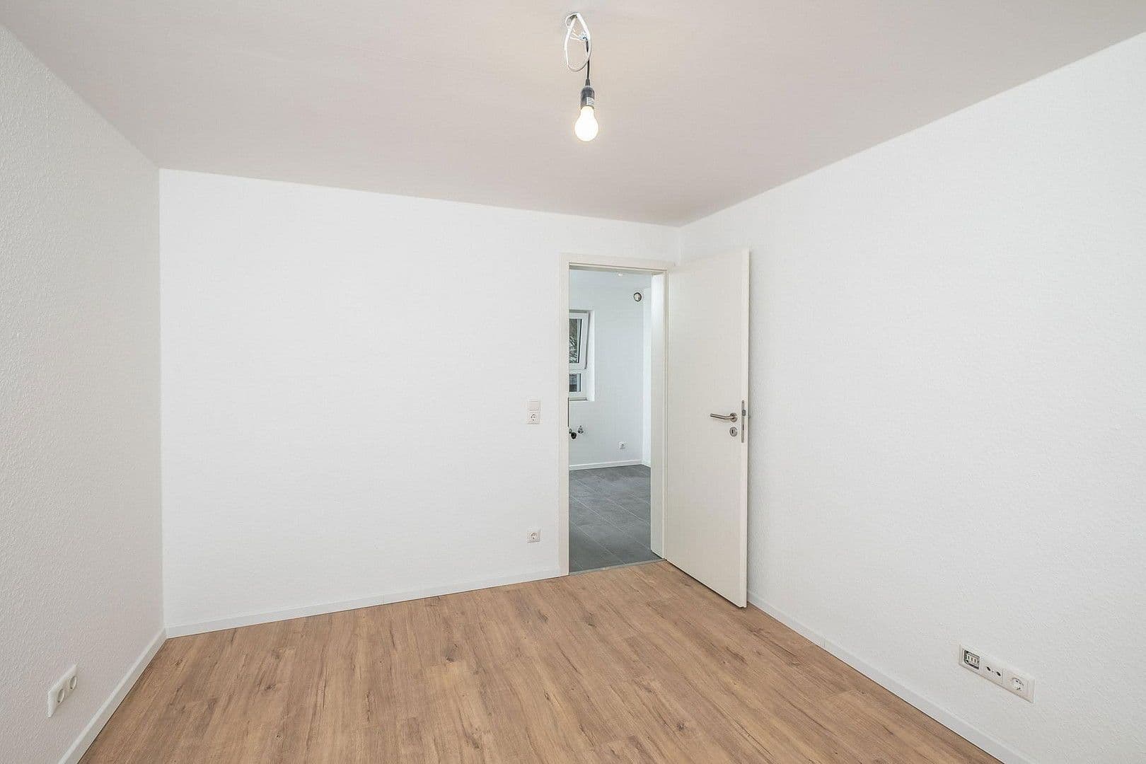 Pronájem bytu 2+1 36 m², Glatzer Straße, Köln, Severní Porýní-Vestfálsko Pronájem bytu 2+1 36 m², Glatzer Straße, Köln, Severní Porýní-Vestfálsko