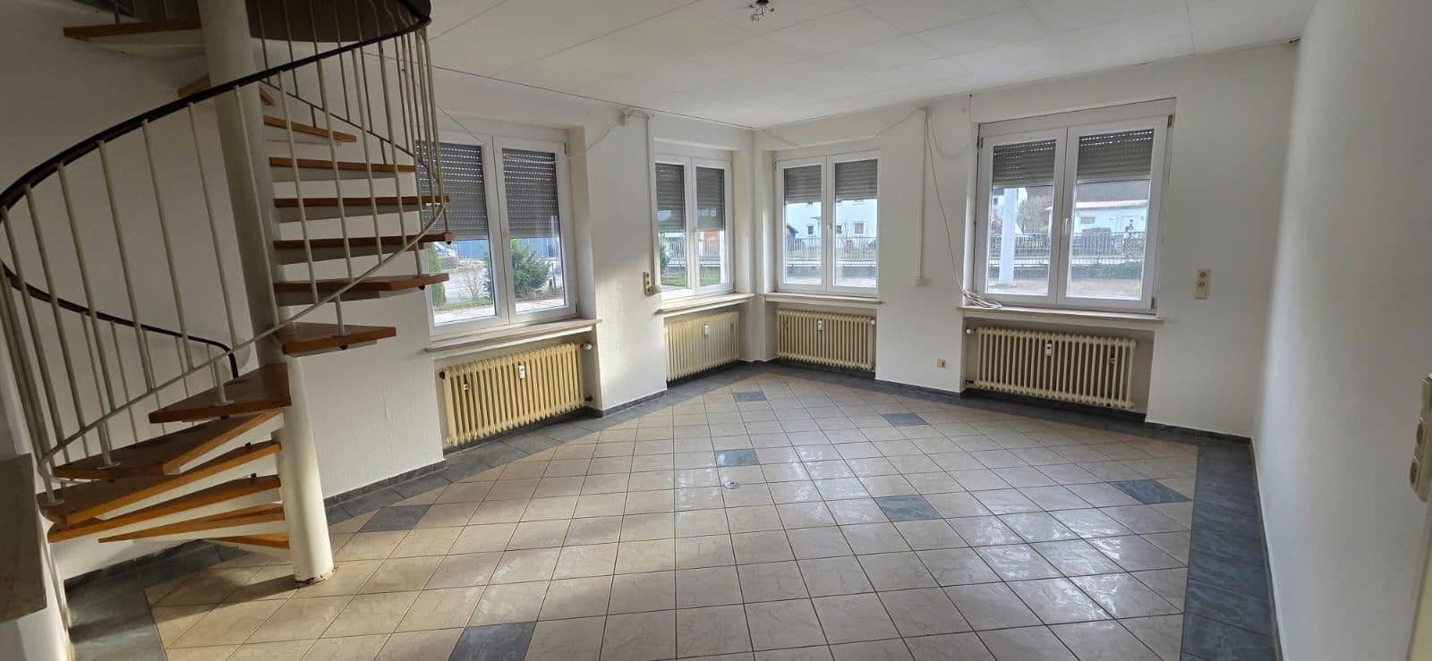 Pronájem nebytového prostoru 1.049 m², Simbacherstr. 35, Neuötting, Bavorsko Pronájem nebytového prostoru 1.049 m², Simbacherstr. 35, Neuötting, Bavorsko