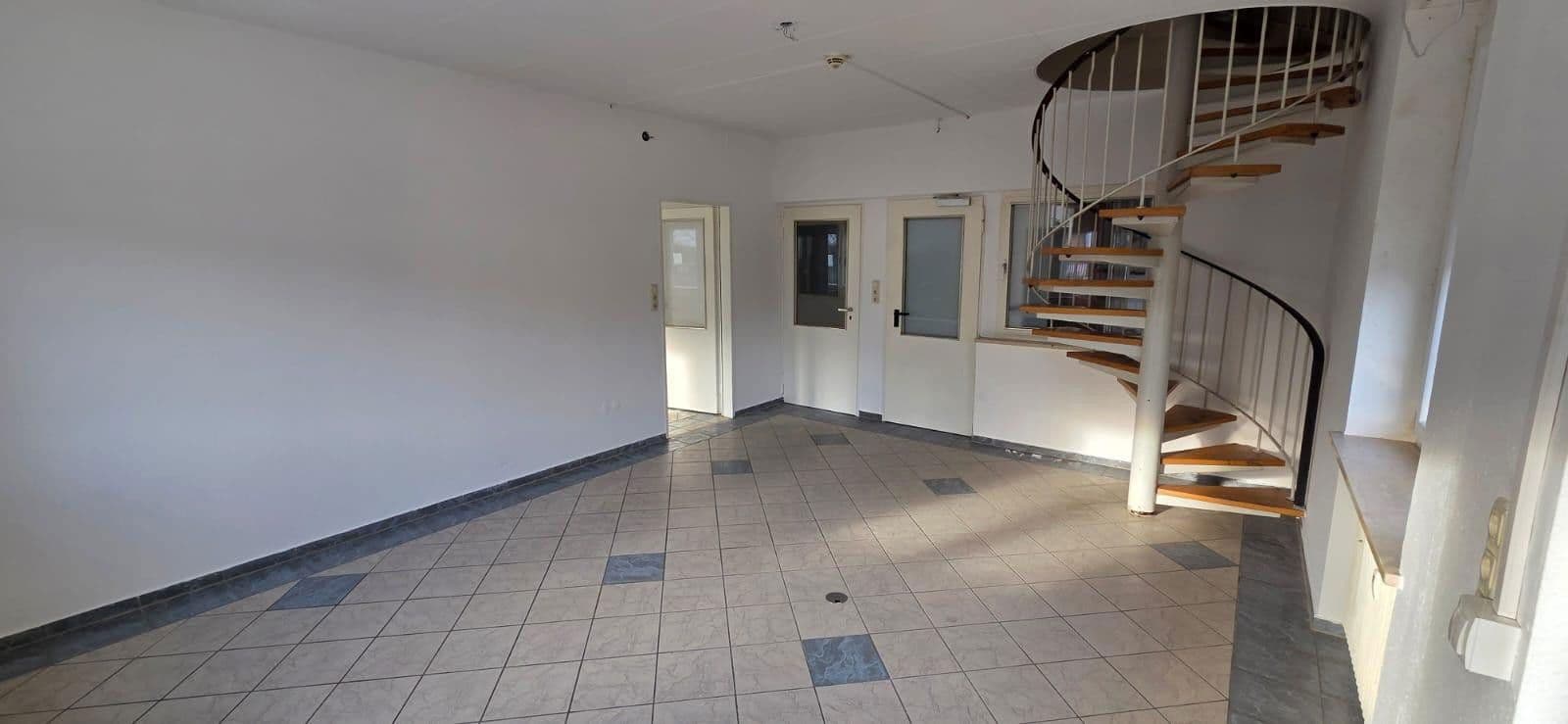 Pronájem nebytového prostoru 1.049 m², Simbacherstr. 35, Neuötting, Bavorsko Pronájem nebytového prostoru 1.049 m², Simbacherstr. 35, Neuötting, Bavorsko