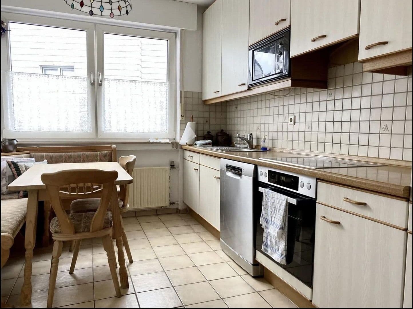 Pronájem bytu 3+1 85 m², Bahlenstrasse 183, Düsseldorf, Severní Porýní-Vestfálsko Pronájem bytu 3+1 85 m², Bahlenstrasse 183, Düsseldorf, Severní Porýní-Vestfálsko