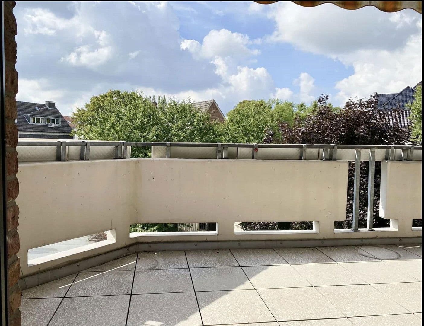 Pronájem bytu 3+1 85 m², Bahlenstrasse 183, Düsseldorf, Severní Porýní-Vestfálsko Pronájem bytu 3+1 85 m², Bahlenstrasse 183, Düsseldorf, Severní Porýní-Vestfálsko