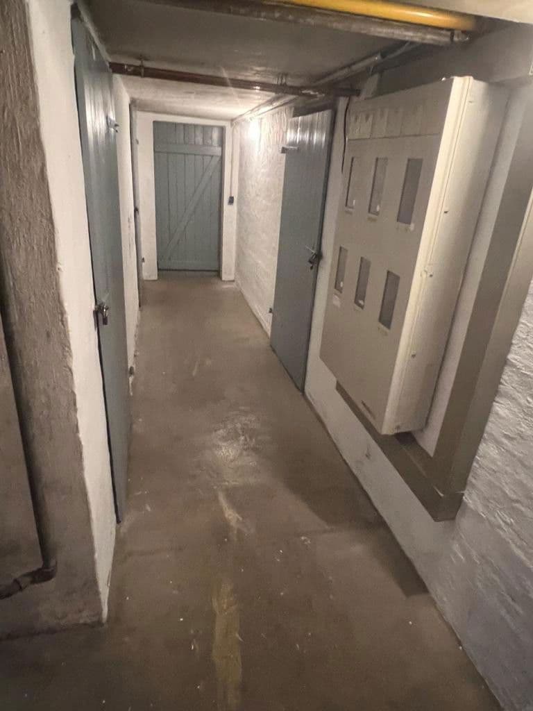 Prodej domu 900 m², pozemek 2.940 m², Weetzer Kirchweg 6, Ronnenberg, Dolní Sasko Prodej domu 900 m², pozemek 2.940 m², Weetzer Kirchweg 6, Ronnenberg, Dolní Sasko