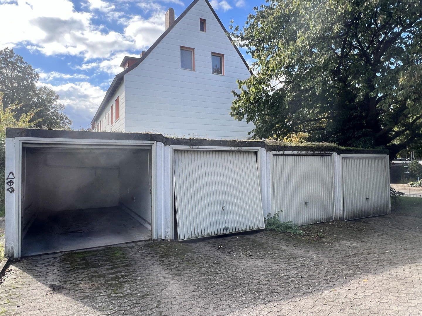 Prodej domu 900 m², pozemek 2.940 m², Weetzer Kirchweg 6, Ronnenberg, Dolní Sasko Prodej domu 900 m², pozemek 2.940 m², Weetzer Kirchweg 6, Ronnenberg, Dolní Sasko