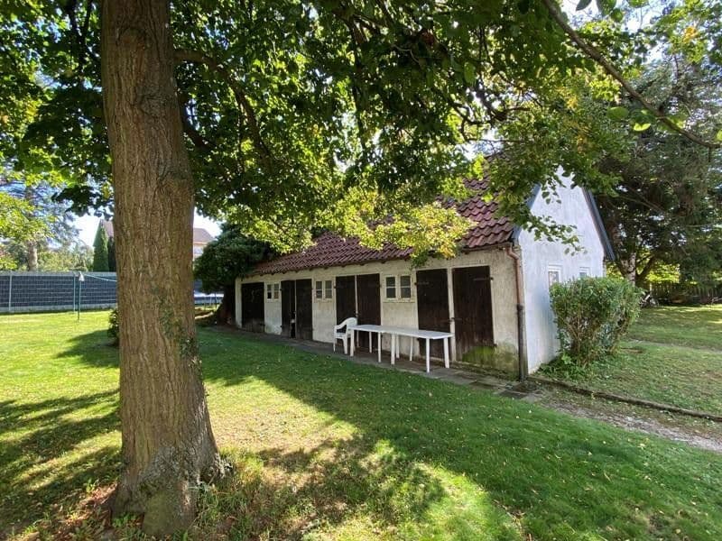 Prodej domu 900 m², pozemek 2.940 m², Weetzer Kirchweg 6, Ronnenberg, Dolní Sasko Prodej domu 900 m², pozemek 2.940 m², Weetzer Kirchweg 6, Ronnenberg, Dolní Sasko