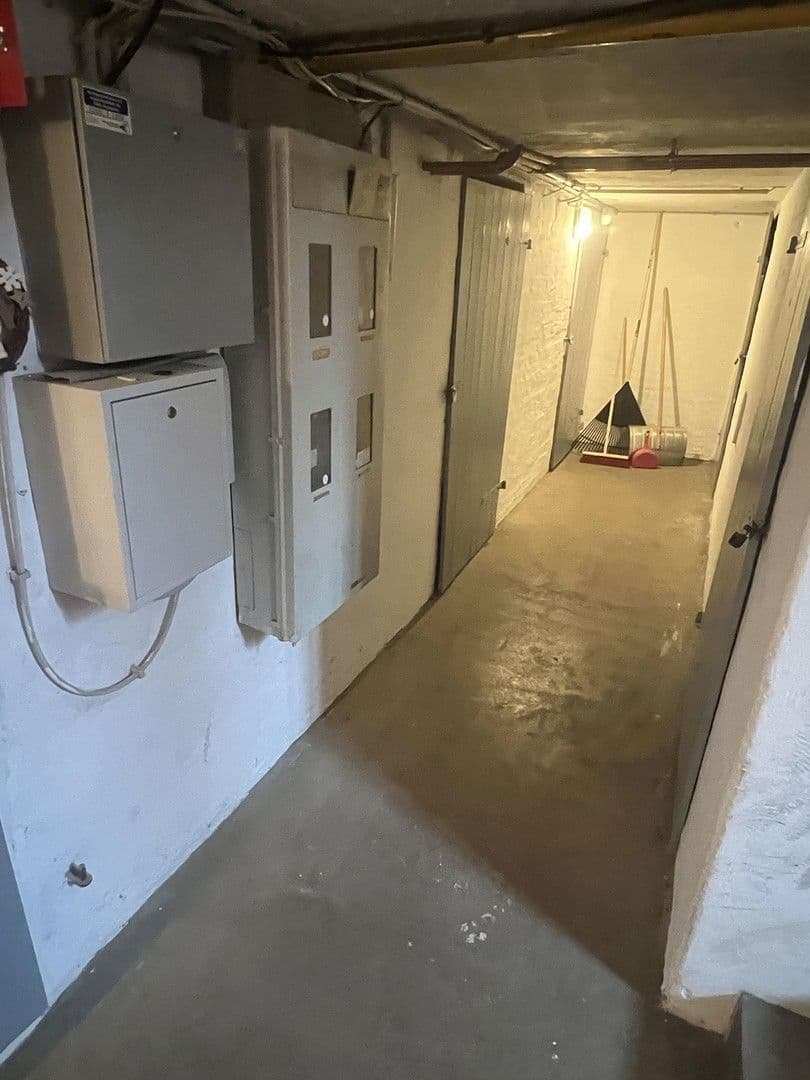 Prodej domu 900 m², pozemek 2.940 m², Weetzer Kirchweg 6, Ronnenberg, Dolní Sasko Prodej domu 900 m², pozemek 2.940 m², Weetzer Kirchweg 6, Ronnenberg, Dolní Sasko