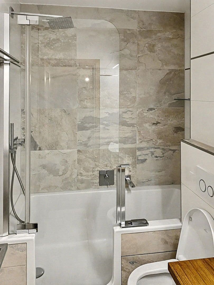 Prodej bytu 2+1 58 m², Leonrodstraße 28, München, Bavorsko Prodej bytu 2+1 58 m², Leonrodstraße 28, München, Bavorsko