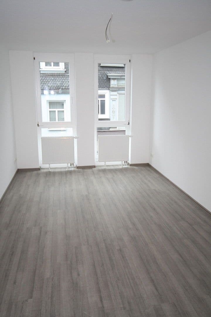 Pronájem bytu 4+1 101 m², Gothaer Straße 34, Suhl, Durynsko Pronájem bytu 4+1 101 m², Gothaer Straße 34, Suhl, Durynsko