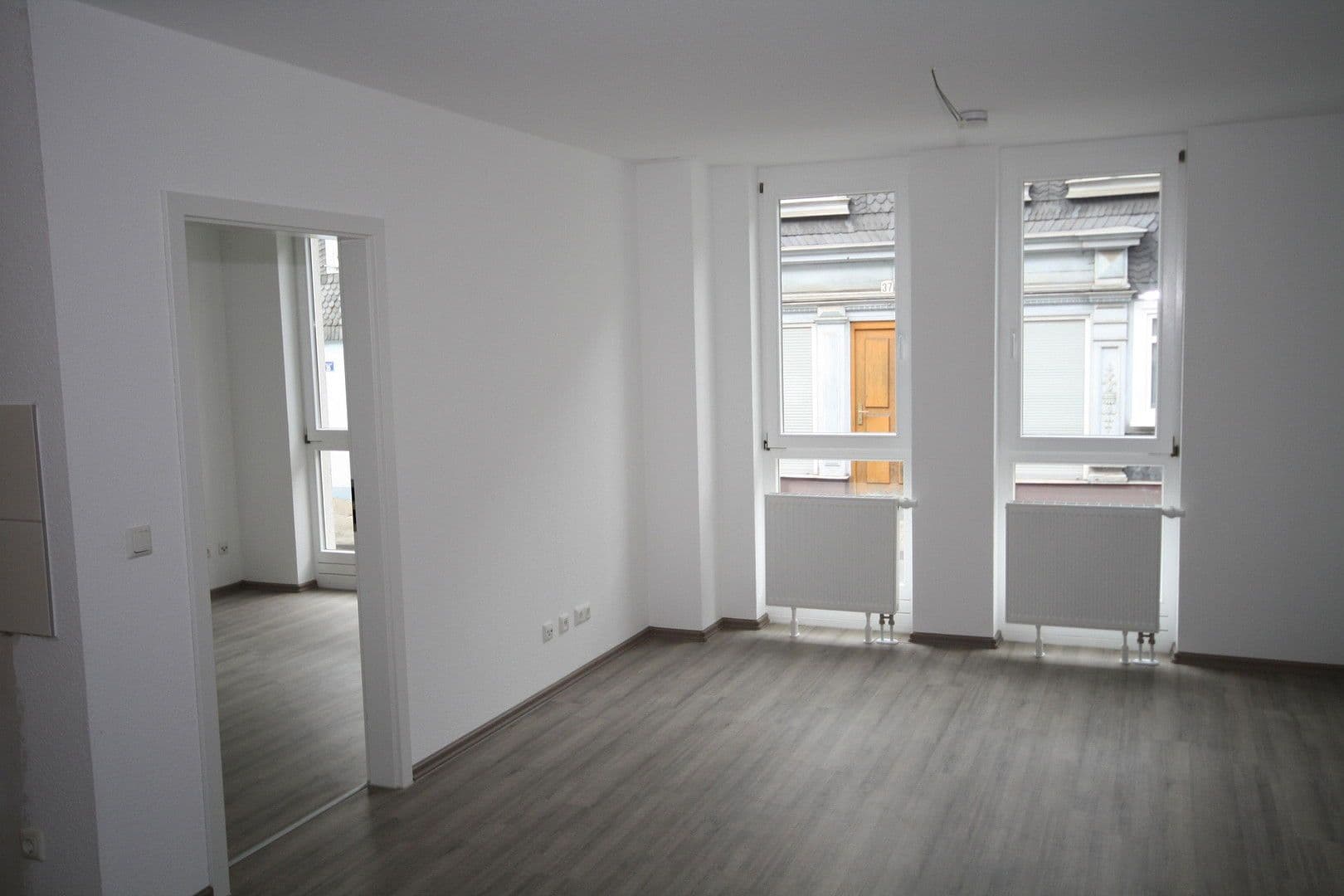 Pronájem bytu 4+1 101 m², Gothaer Straße 34, Suhl, Durynsko Pronájem bytu 4+1 101 m², Gothaer Straße 34, Suhl, Durynsko