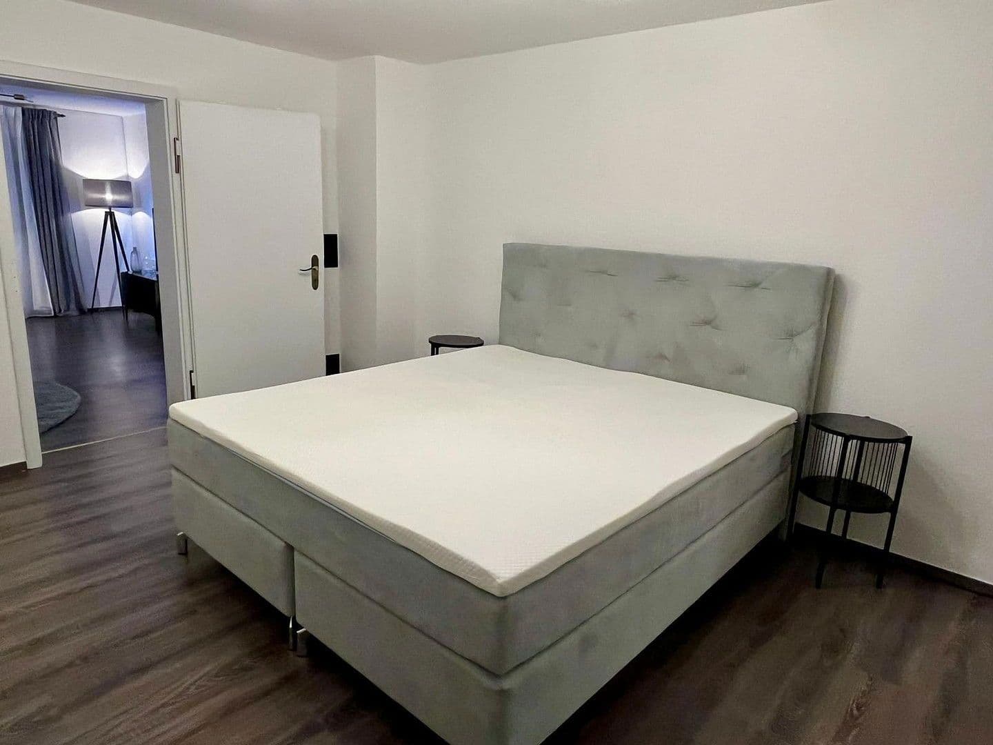 Pronájem bytu 2+1 53 m², Stuttgart, Bádensko-Württembersko Pronájem bytu 2+1 53 m², Stuttgart, Bádensko-Württembersko