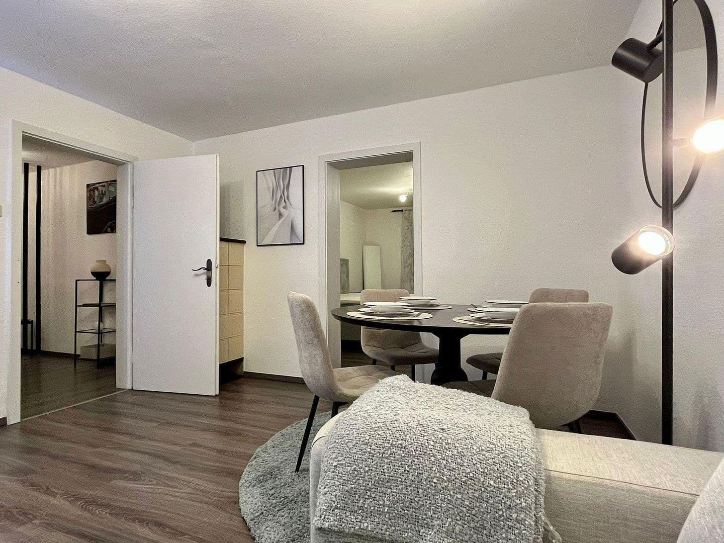 Pronájem bytu 2+1 53 m², Stuttgart, Bádensko-Württembersko Pronájem bytu 2+1 53 m², Stuttgart, Bádensko-Württembersko