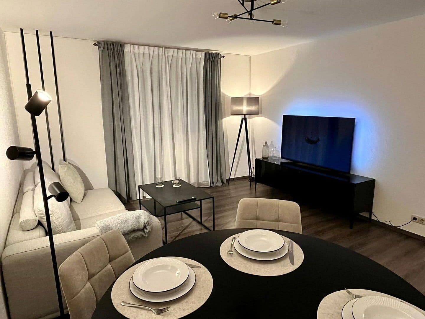 Pronájem bytu 2+1 53 m², Stuttgart, Bádensko-Württembersko Pronájem bytu 2+1 53 m², Stuttgart, Bádensko-Württembersko