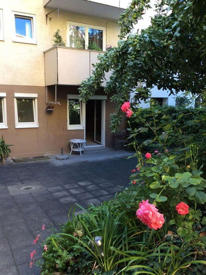 Pronájem bytu 2+1 53 m², Stuttgart, Bádensko-Württembersko Pronájem bytu 2+1 53 m², Stuttgart, Bádensko-Württembersko