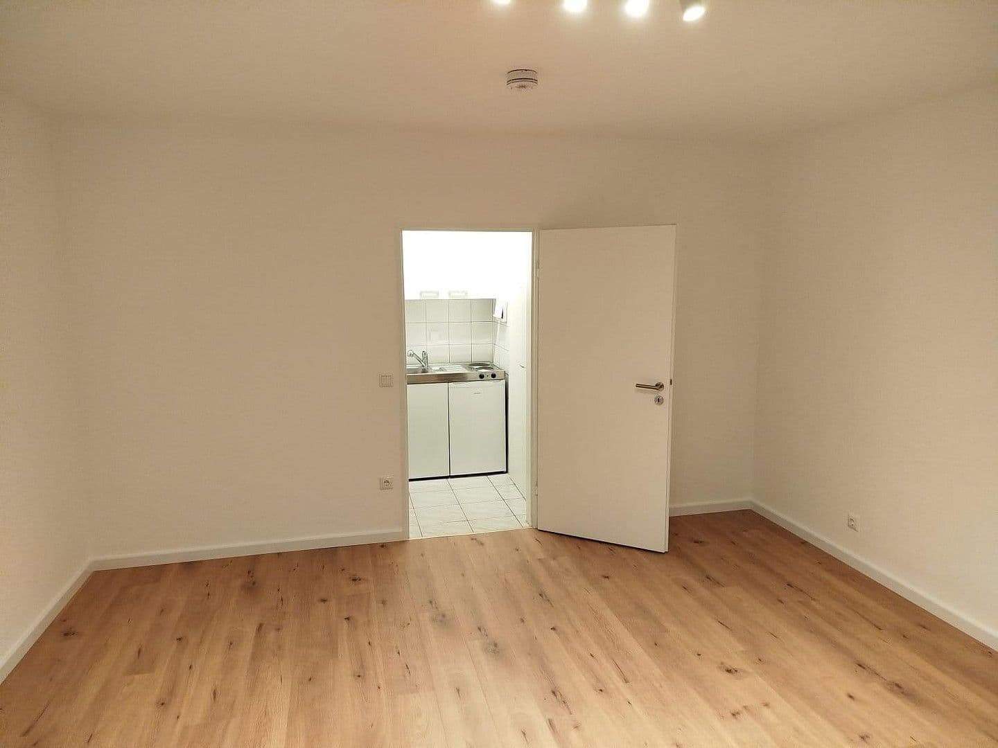 Pronájem bytu 1+1 25 m², Dieburger Straße 73, Darmstadt, Hessen Pronájem bytu 1+1 25 m², Dieburger Straße 73, Darmstadt, Hessen