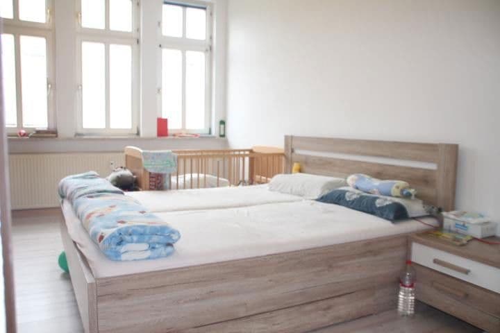 Pronájem bytu 4+1 110 m², Coburger Allee 17, Sonneberg, Durynsko Pronájem bytu 4+1 110 m², Coburger Allee 17, Sonneberg, Durynsko