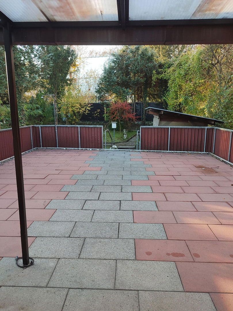 Pronájem bytu 2+1 80 m², Reutlingen, Bádensko-Württembersko Pronájem bytu 2+1 80 m², Reutlingen, Bádensko-Württembersko