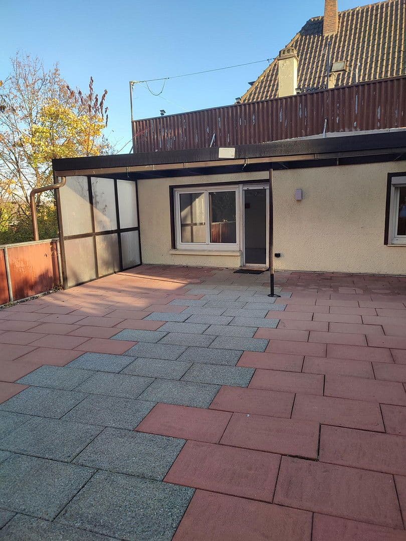 Pronájem bytu 2+1 80 m², Reutlingen, Bádensko-Württembersko Pronájem bytu 2+1 80 m², Reutlingen, Bádensko-Württembersko