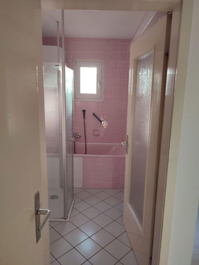 Pronájem bytu 2+1 80 m², Reutlingen, Bádensko-Württembersko Pronájem bytu 2+1 80 m², Reutlingen, Bádensko-Württembersko