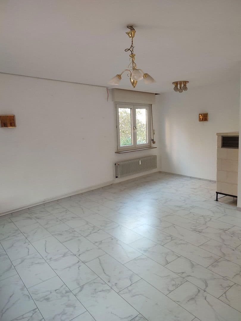 Pronájem bytu 2+1 80 m², Reutlingen, Bádensko-Württembersko Pronájem bytu 2+1 80 m², Reutlingen, Bádensko-Württembersko