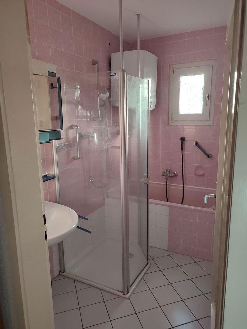 Pronájem bytu 2+1 80 m², Reutlingen, Bádensko-Württembersko Pronájem bytu 2+1 80 m², Reutlingen, Bádensko-Württembersko