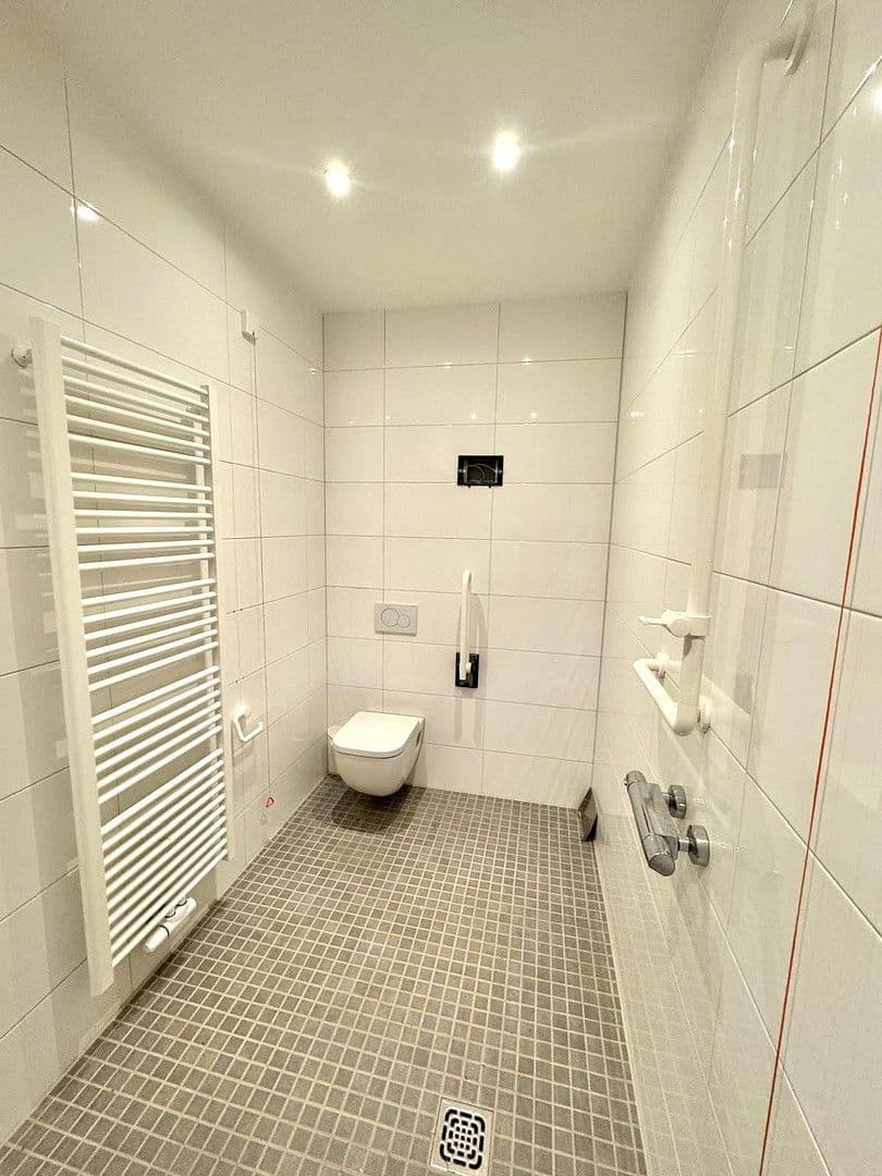 Prodej domu 7.645 m², pozemek 10.000 m², Nidda, Hessen Prodej domu 7.645 m², pozemek 10.000 m², Nidda, Hessen