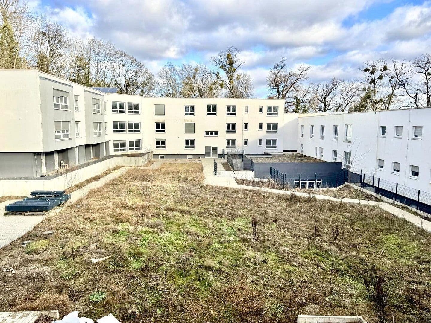 Prodej domu 7.645 m², pozemek 10.000 m², Nidda, Hessen Prodej domu 7.645 m², pozemek 10.000 m², Nidda, Hessen