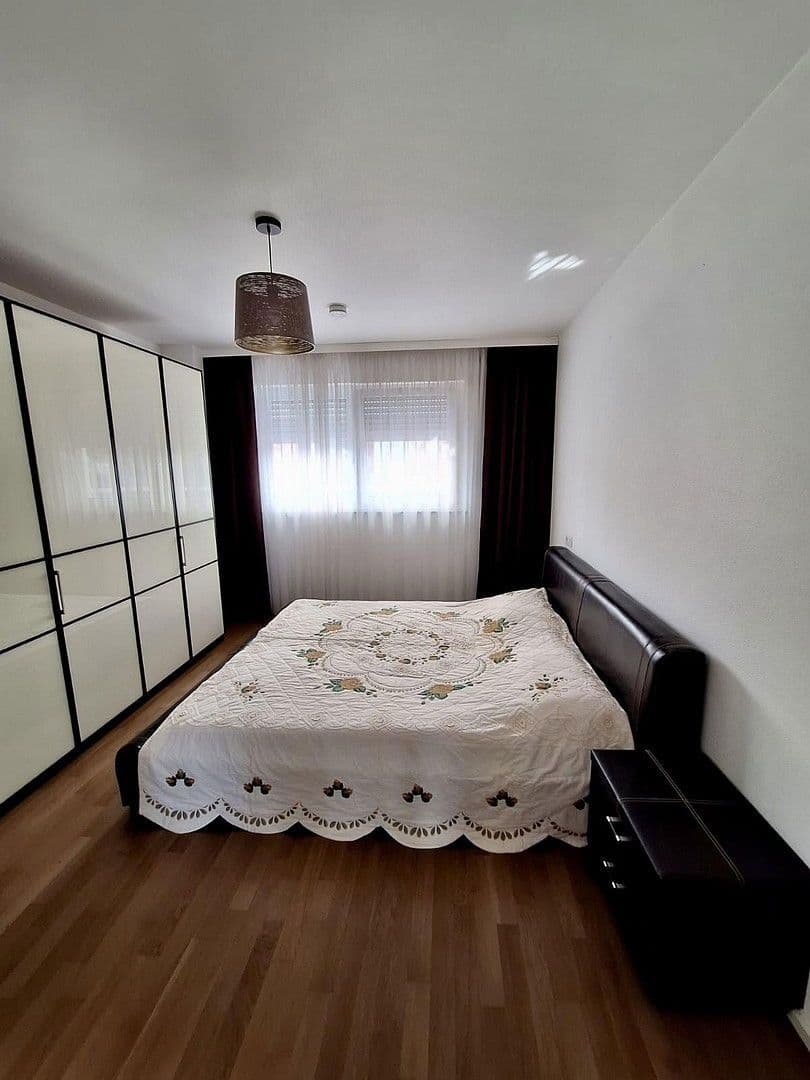 Pronájem bytu 4+kk 120 m², Heilbronn, Bádensko-Württembersko Pronájem bytu 4+kk 120 m², Heilbronn, Bádensko-Württembersko