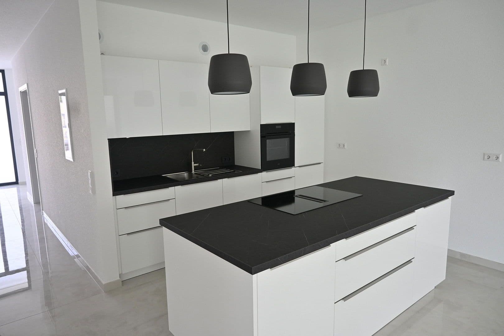 Pronájem bytu 3+1 127 m², Thomas-Schreiber-Weg 3, Bad Mergentheim, Bádensko-Württembersko Pronájem bytu 3+1 127 m², Thomas-Schreiber-Weg 3, Bad Mergentheim, Bádensko-Württembersko