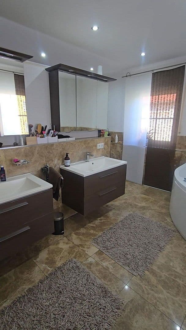 Prodej domu 170 m², pozemek 617 m², Erlangen, Bavorsko Prodej domu 170 m², pozemek 617 m², Erlangen, Bavorsko