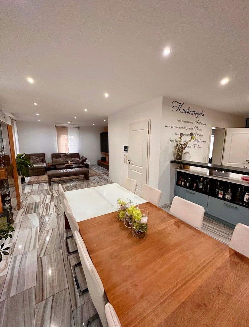 Prodej domu 170 m², pozemek 617 m², Erlangen, Bavorsko Prodej domu 170 m², pozemek 617 m², Erlangen, Bavorsko