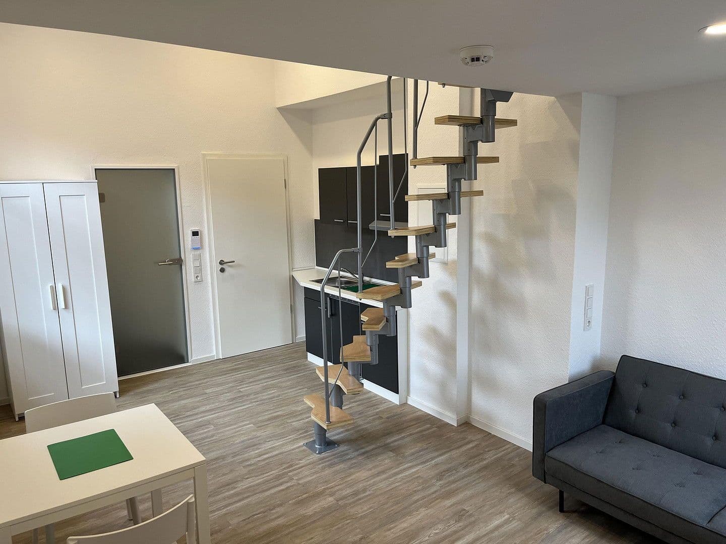 Pronájem bytu 1+1 25 m², Gumprechtstr. 2, Köln, Severní Porýní-Vestfálsko Pronájem bytu 1+1 25 m², Gumprechtstr. 2, Köln, Severní Porýní-Vestfálsko