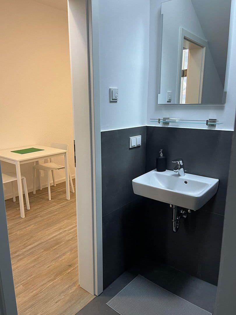 Pronájem bytu 1+kk 30 m², Gumprechtstr. 2, Köln, Severní Porýní-Vestfálsko Pronájem bytu 1+kk 30 m², Gumprechtstr. 2, Köln, Severní Porýní-Vestfálsko