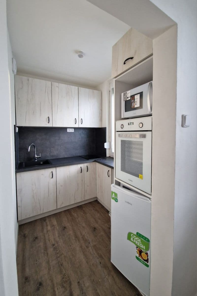 Pronájem bytu 1+kk 31 m², Benkova, Praha, Praha Pronájem bytu 1+kk 31 m², Benkova, Praha, Praha