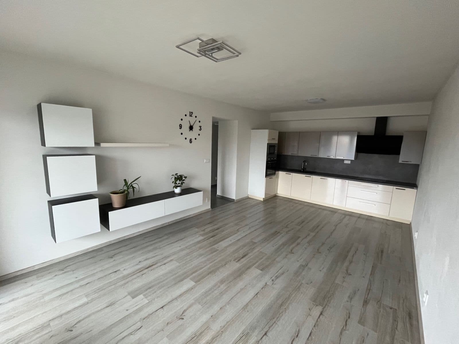 Pronájem bytu 2+kk 55 m², Papírnická, Plzeň, Plzeňský kraj Pronájem bytu 2+kk 55 m², Papírnická, Plzeň, Plzeňský kraj