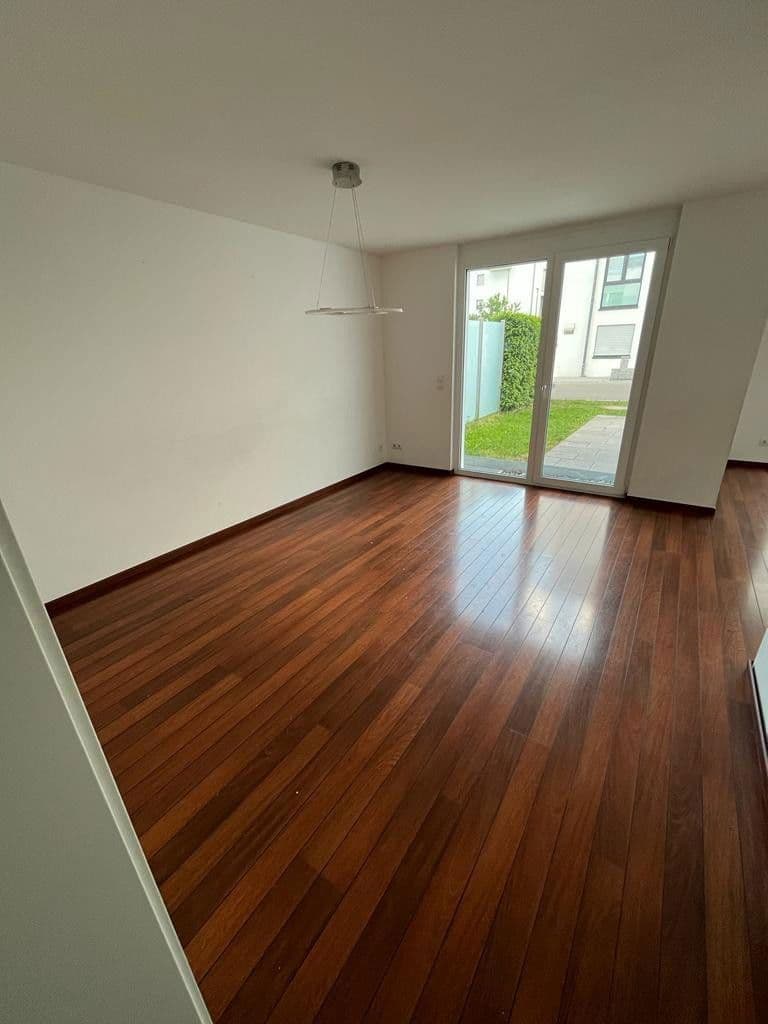 Pronájem domu 149 m², pozemek 220 m², Vogelbeergweg 4, Ehningen, Bádensko-Württembersko Pronájem domu 149 m², pozemek 220 m², Vogelbeergweg 4, Ehningen, Bádensko-Württembersko