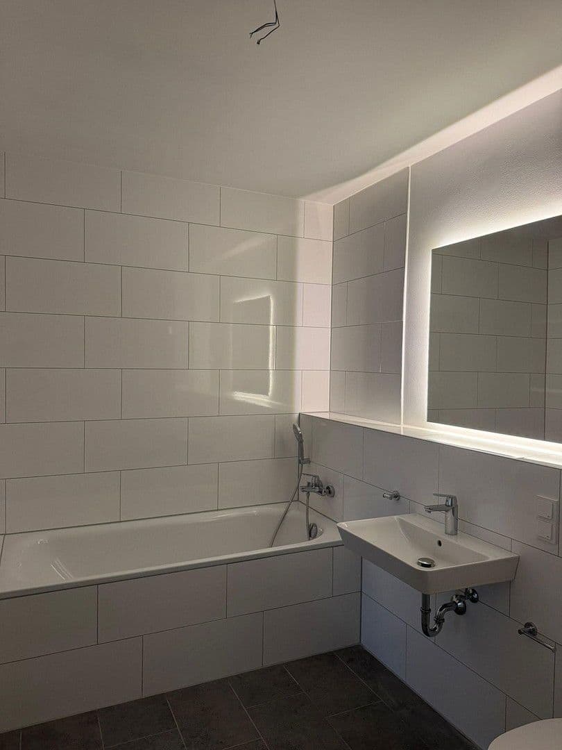 Pronájem bytu 3+1 90 m², Locherstraße 23, Solingen, Severní Porýní-Vestfálsko Pronájem bytu 3+1 90 m², Locherstraße 23, Solingen, Severní Porýní-Vestfálsko