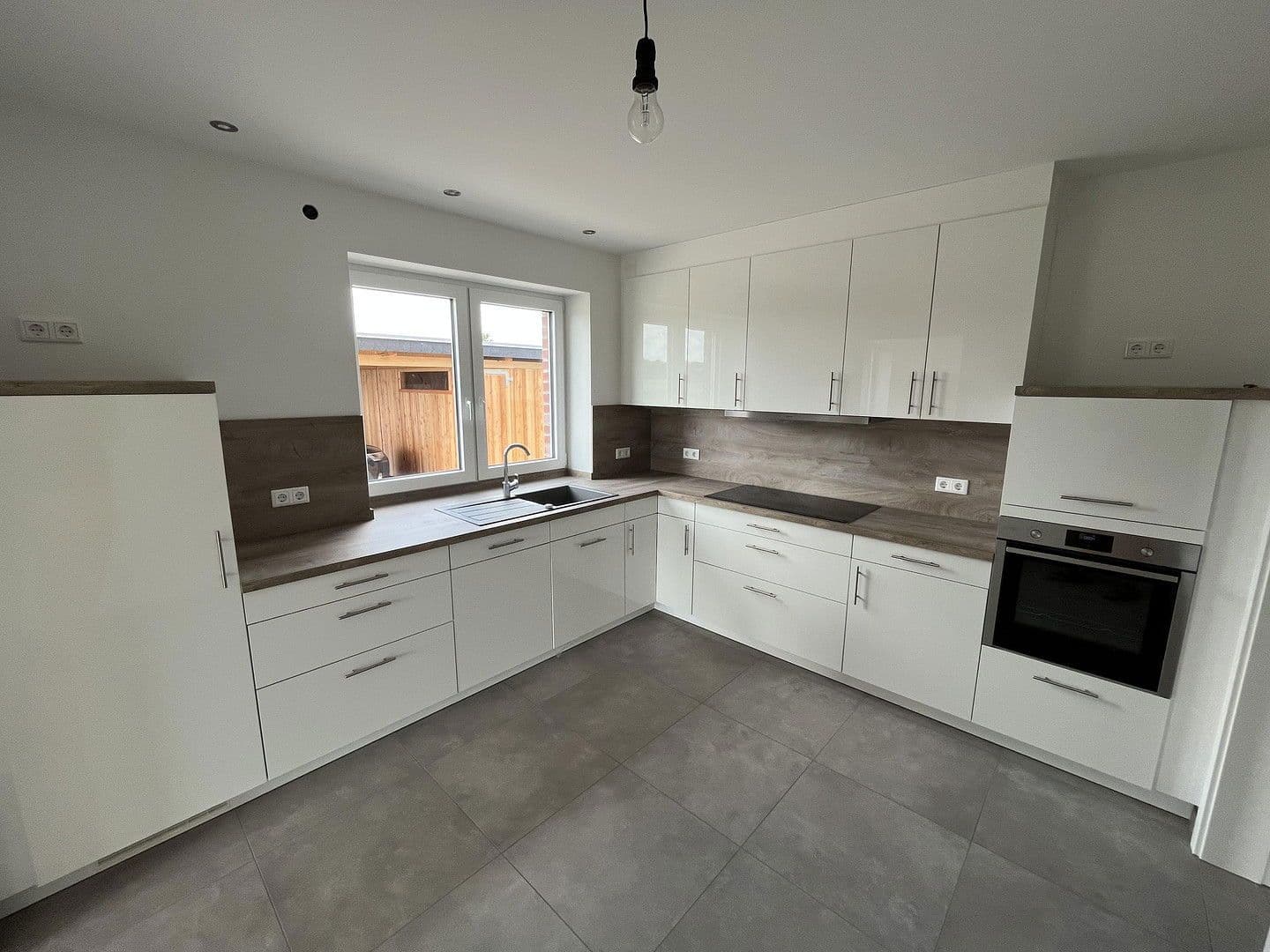 Pronájem domu 134 m², pozemek 750 m², Krümser Str. 99 b, Drage, Dolní Sasko Pronájem domu 134 m², pozemek 750 m², Krümser Str. 99 b, Drage, Dolní Sasko