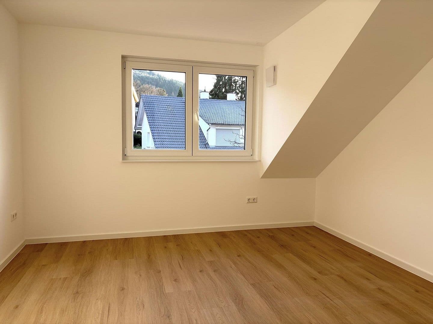 Pronájem bytu 3+1 70 m², Mauerbergstr. 83, Baden-Baden, Bádensko-Württembersko Pronájem bytu 3+1 70 m², Mauerbergstr. 83, Baden-Baden, Bádensko-Württembersko