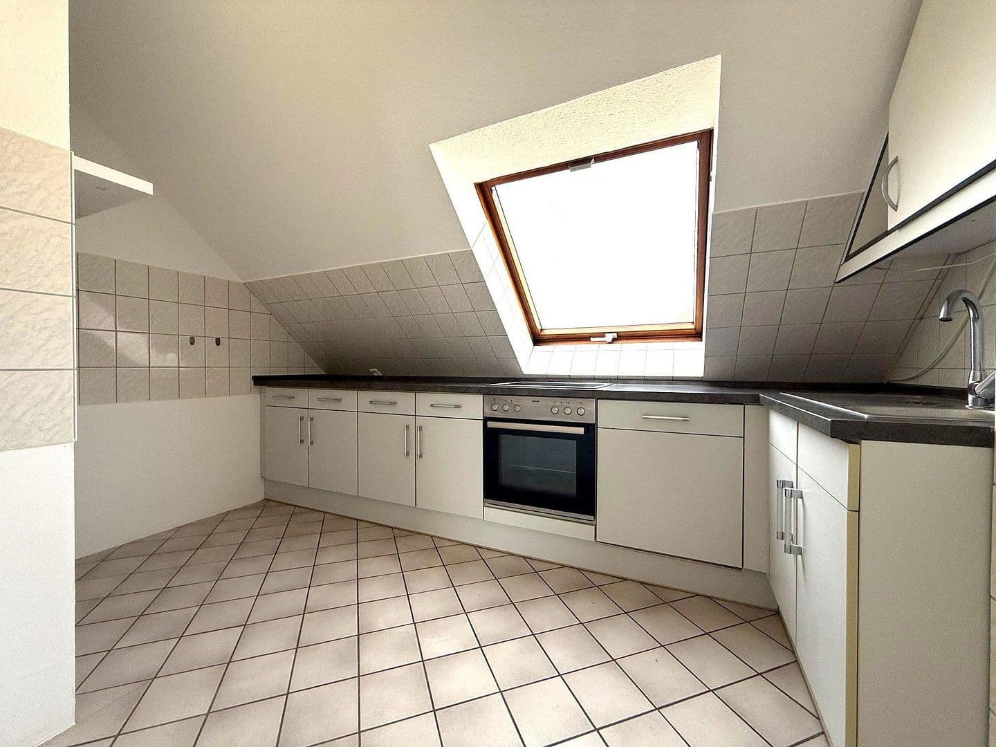 Pronájem bytu 2+1 60 m², Fliederstr. 1a, Rheinstetten, Bádensko-Württembersko Pronájem bytu 2+1 60 m², Fliederstr. 1a, Rheinstetten, Bádensko-Württembersko