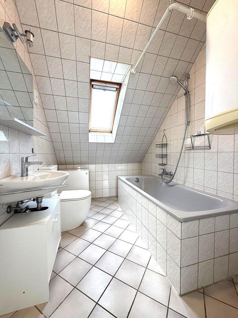 Pronájem bytu 2+1 60 m², Fliederstr. 1a, Rheinstetten, Bádensko-Württembersko Pronájem bytu 2+1 60 m², Fliederstr. 1a, Rheinstetten, Bádensko-Württembersko