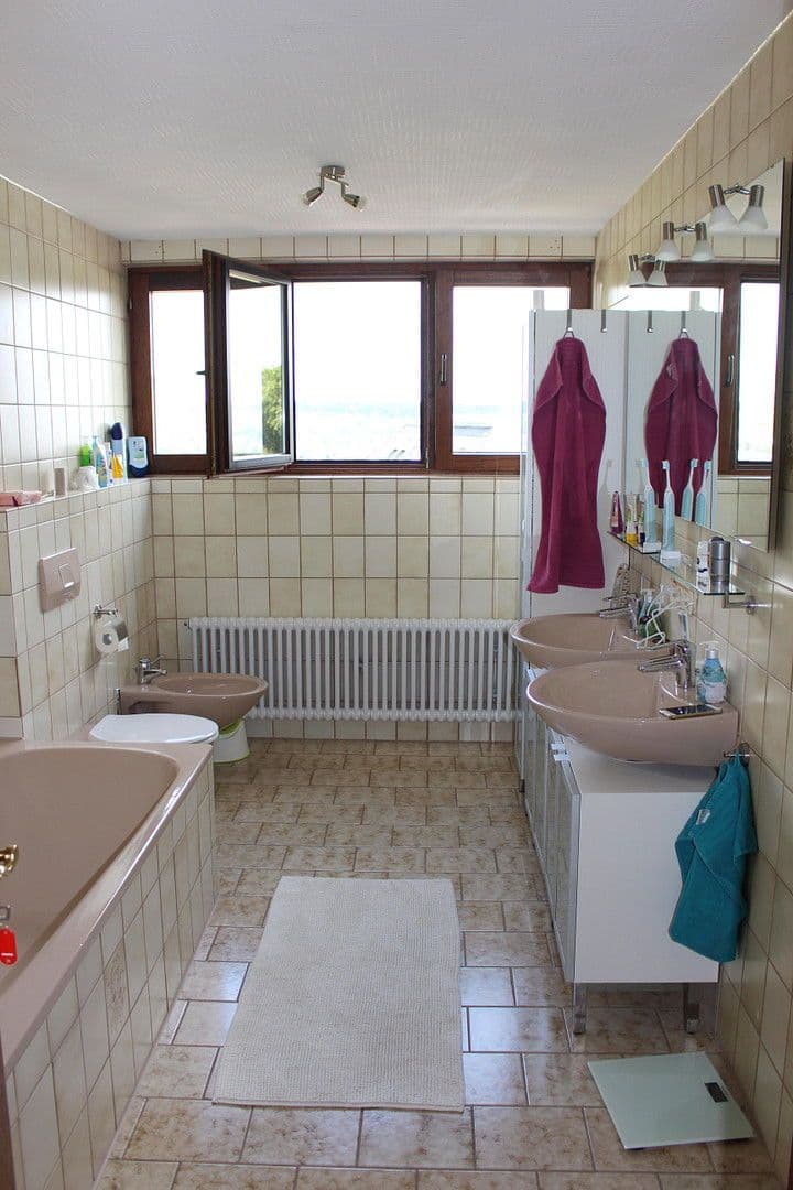 Pronájem domu 230 m², pozemek 470 m², Stuttgart, Bádensko-Württembersko Pronájem domu 230 m², pozemek 470 m², Stuttgart, Bádensko-Württembersko