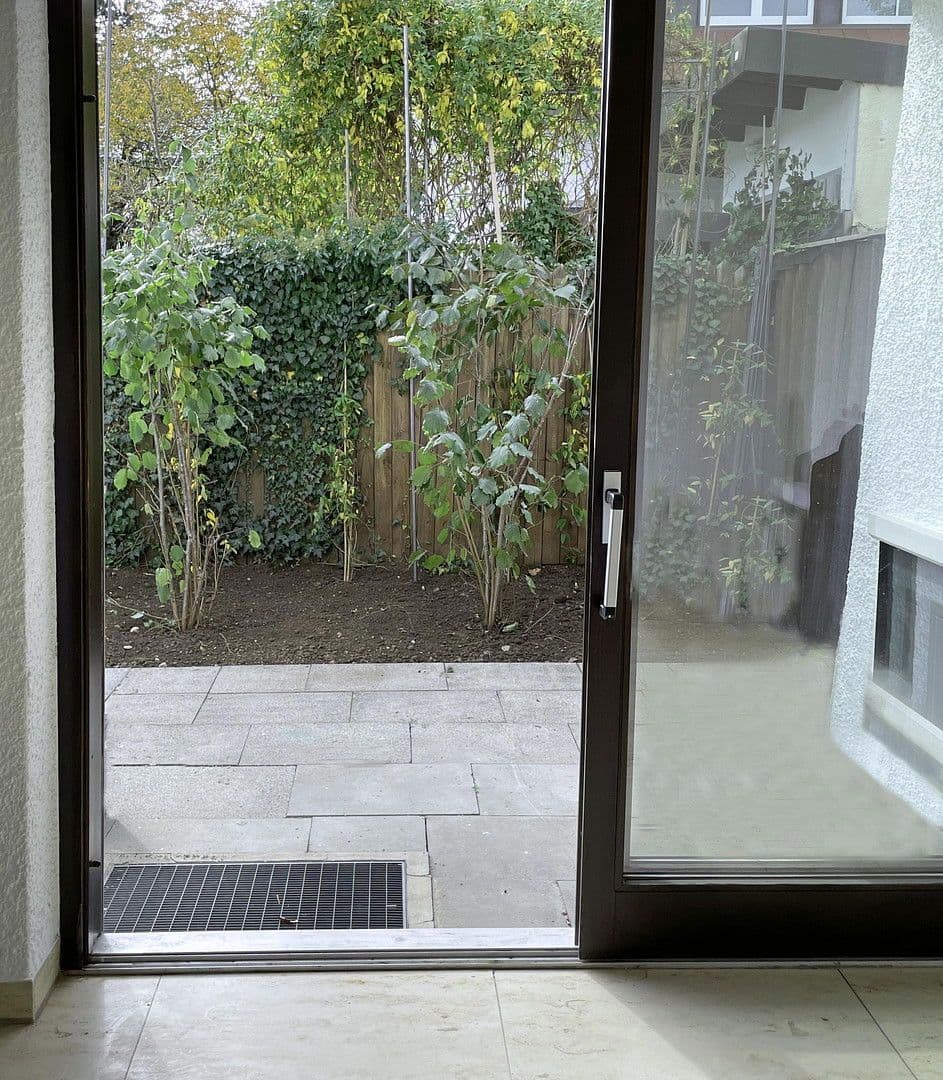 Pronájem domu 130 m², pozemek 359 m², München, Bavorsko Pronájem domu 130 m², pozemek 359 m², München, Bavorsko