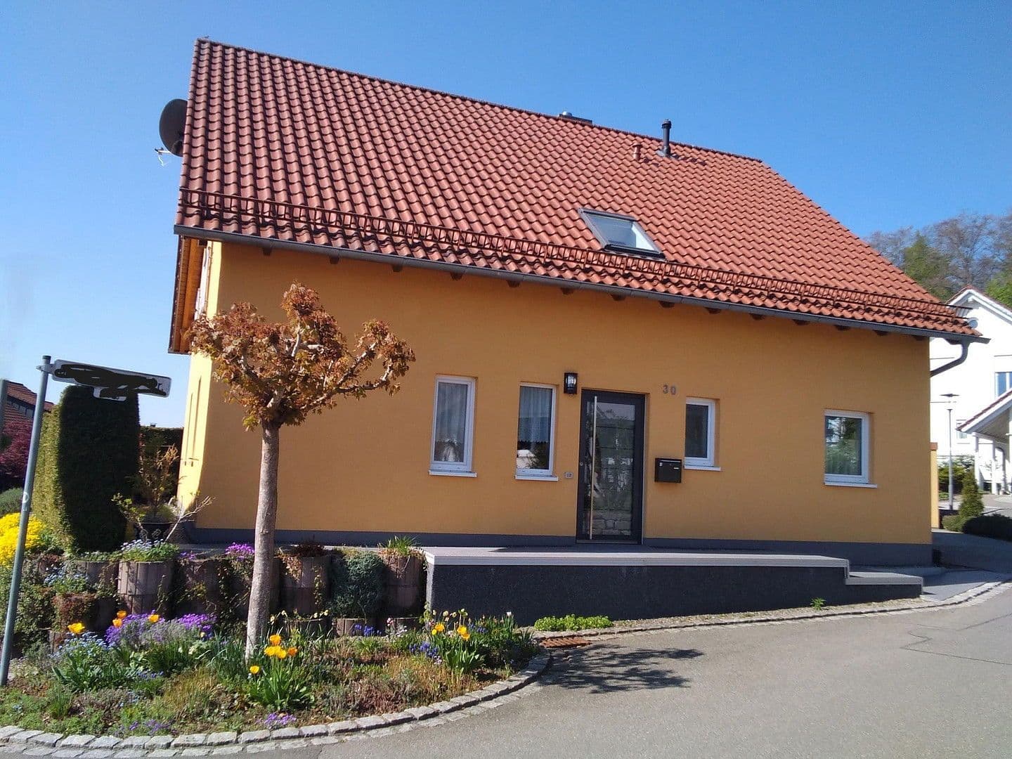 Prodej domu 141 m², pozemek 380 m², Bad Schussenried, Bádensko-Württembersko Prodej domu 141 m², pozemek 380 m², Bad Schussenried, Bádensko-Württembersko