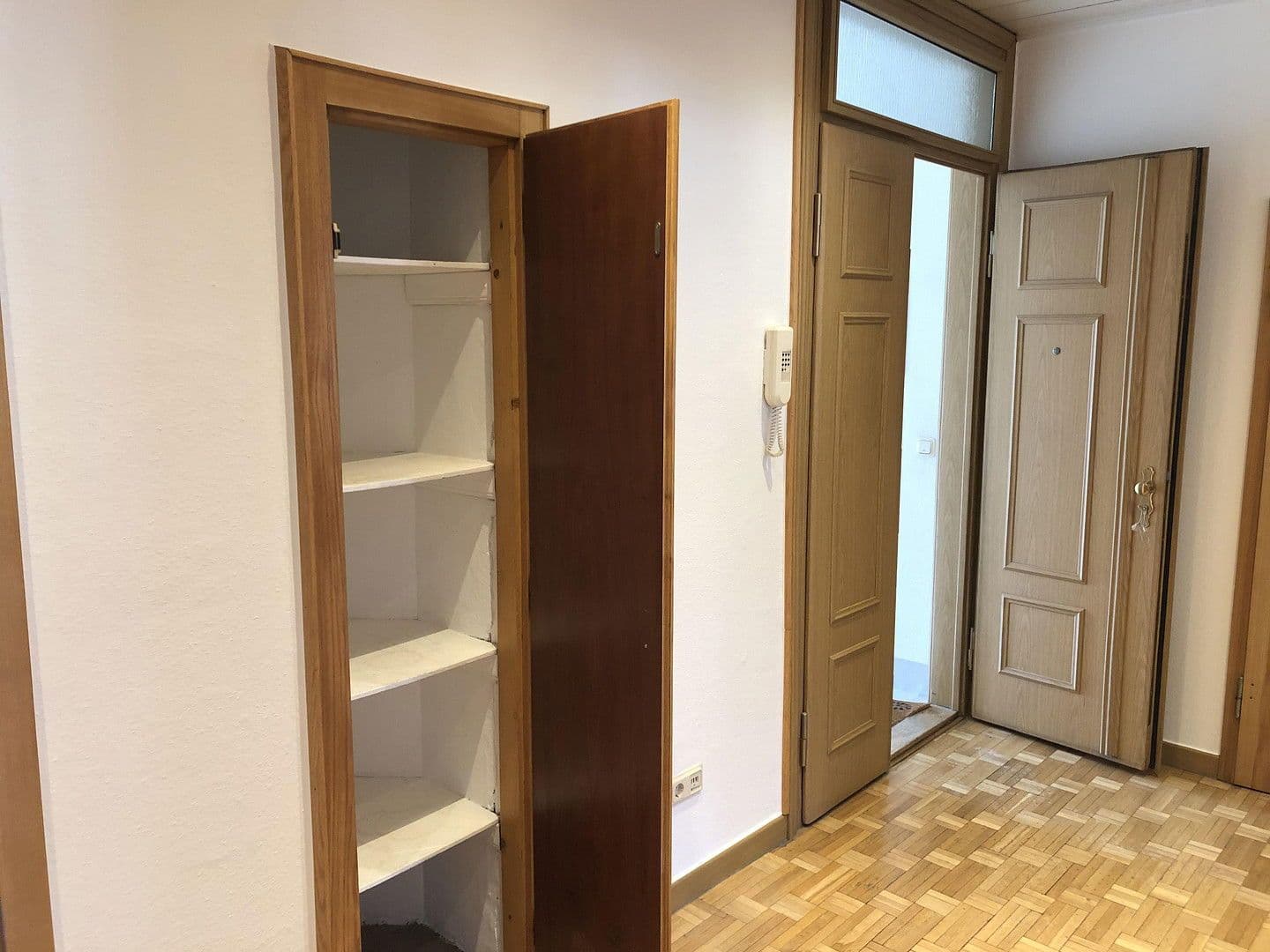 Pronájem bytu 4+1 103 m², Poststraße 10, Freiberg, Sasko Pronájem bytu 4+1 103 m², Poststraße 10, Freiberg, Sasko