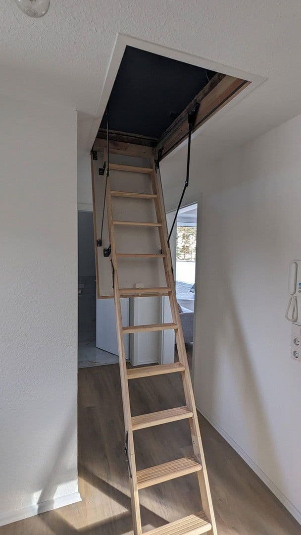 Pronájem bytu 2+1 50 m², Stuttgart, Bádensko-Württembersko Pronájem bytu 2+1 50 m², Stuttgart, Bádensko-Württembersko