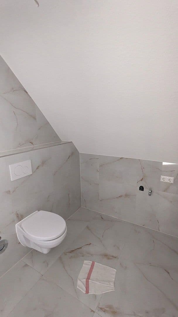 Pronájem bytu 2+1 50 m², Stuttgart, Bádensko-Württembersko Pronájem bytu 2+1 50 m², Stuttgart, Bádensko-Württembersko